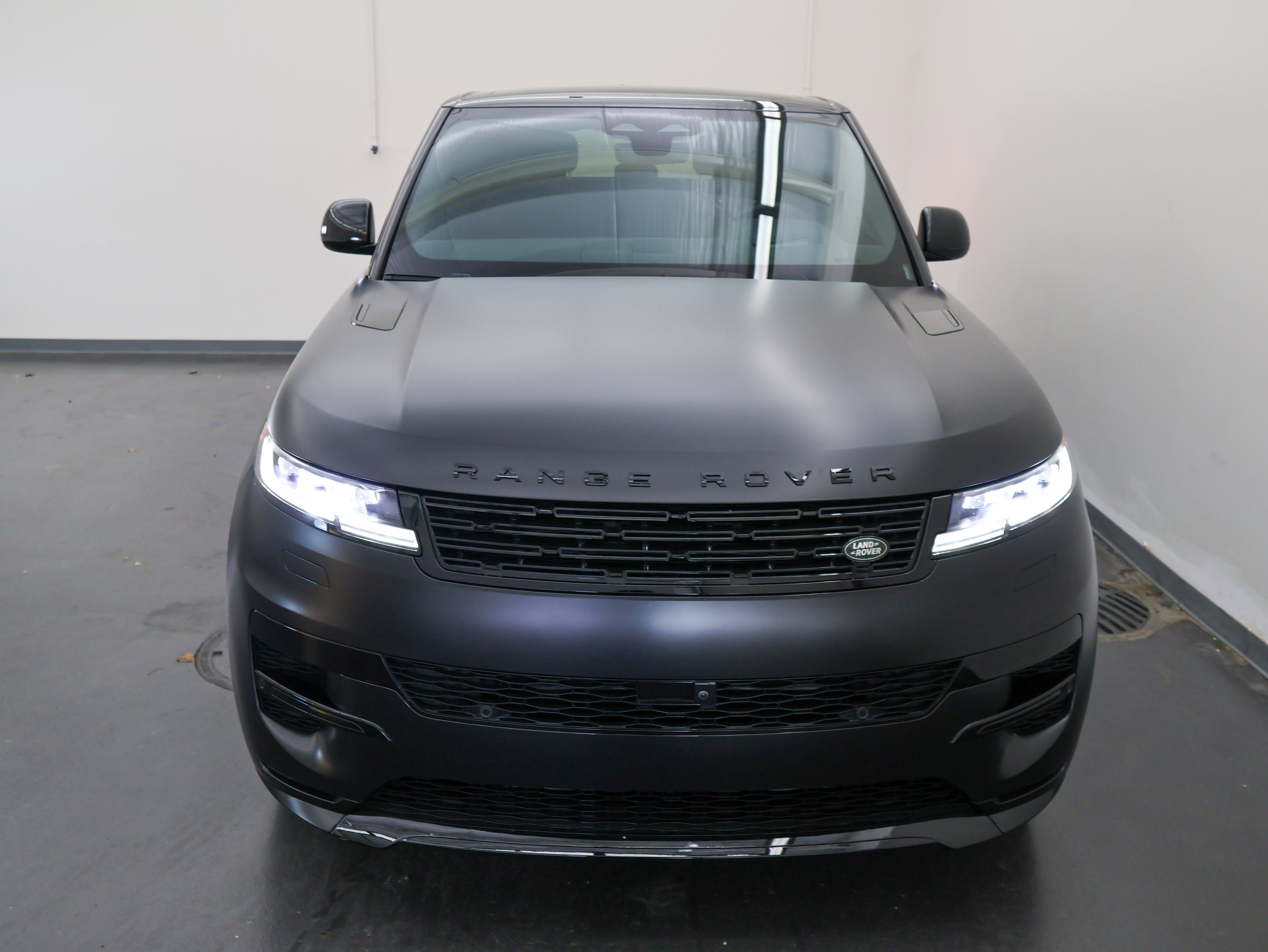 Used 2025 Land Rover Range Rover Sport Dynamic SE image 9