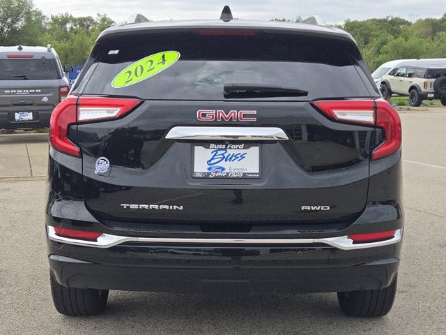 Used 2024 GMC Terrain Denali w/ Black Diamond Edition AWD/4WD image 13