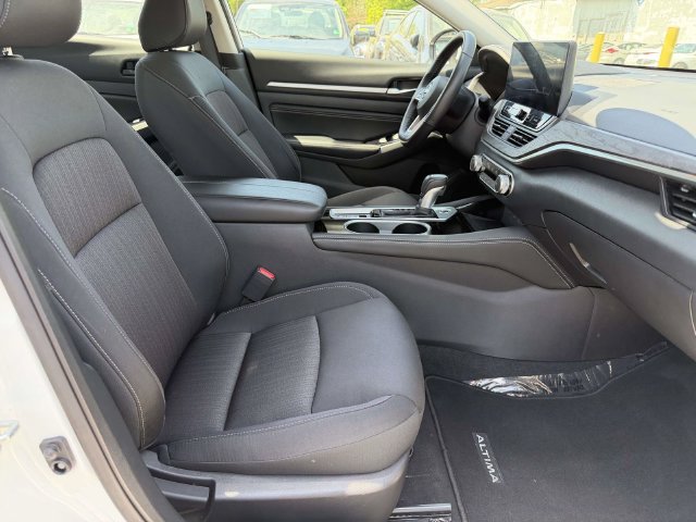 Used 2023 Nissan Altima 2.5 SV w/ SV Premium Package AWD/4WD image 11