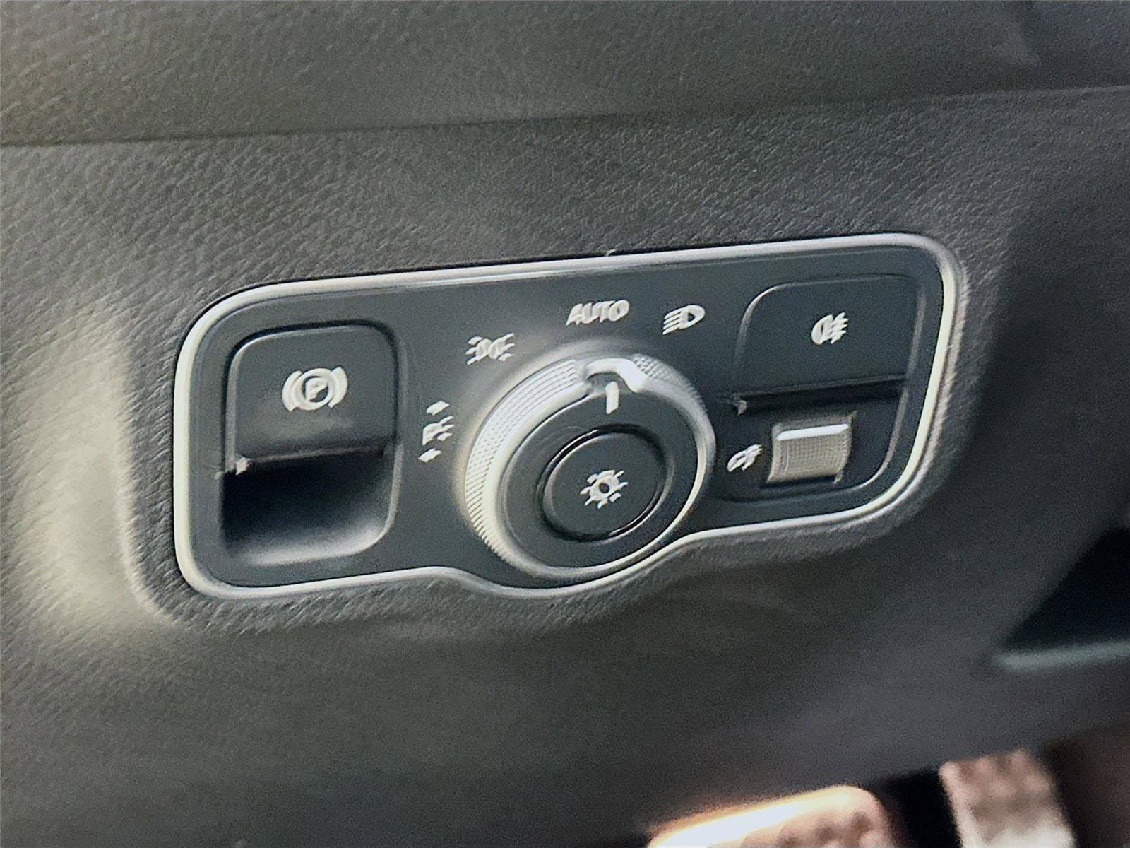 Used 2026 Mercedes-Benz GLB 250 4MATIC image 18