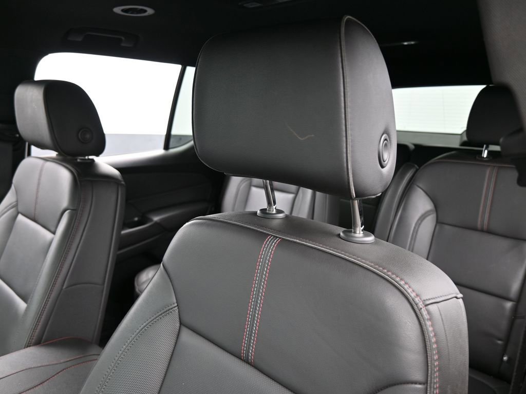Used 2023 Chevrolet Traverse RS image 16