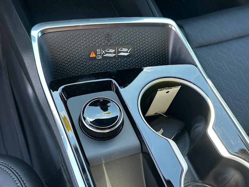 New 2026 Chevrolet Equinox LT w/ Convenience Package II image 24