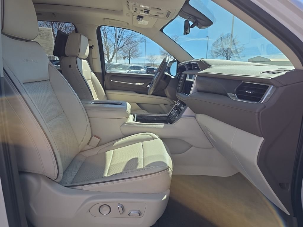 Used 2021 GMC Yukon Denali w/ Denali Premium Package image 25