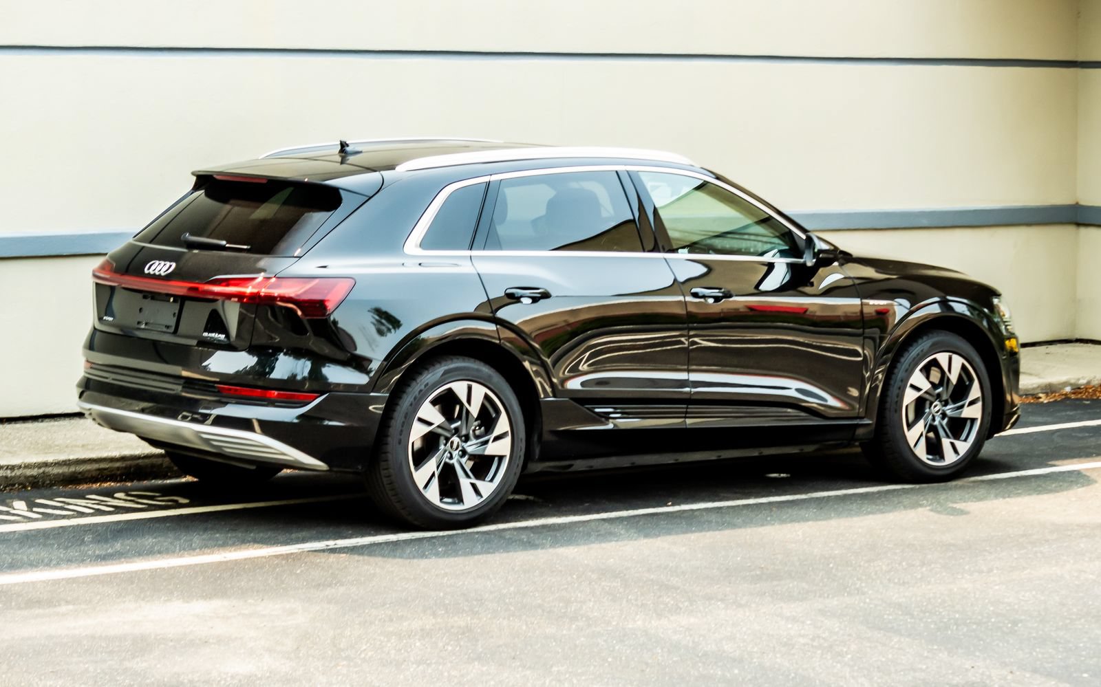 Used 2021 Audi e-tron Premium AWD/4WD image 8