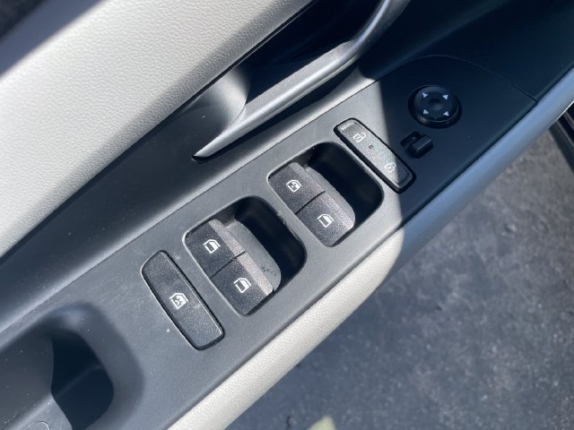 Used 2025 Hyundai Elantra Limited FWD image 21