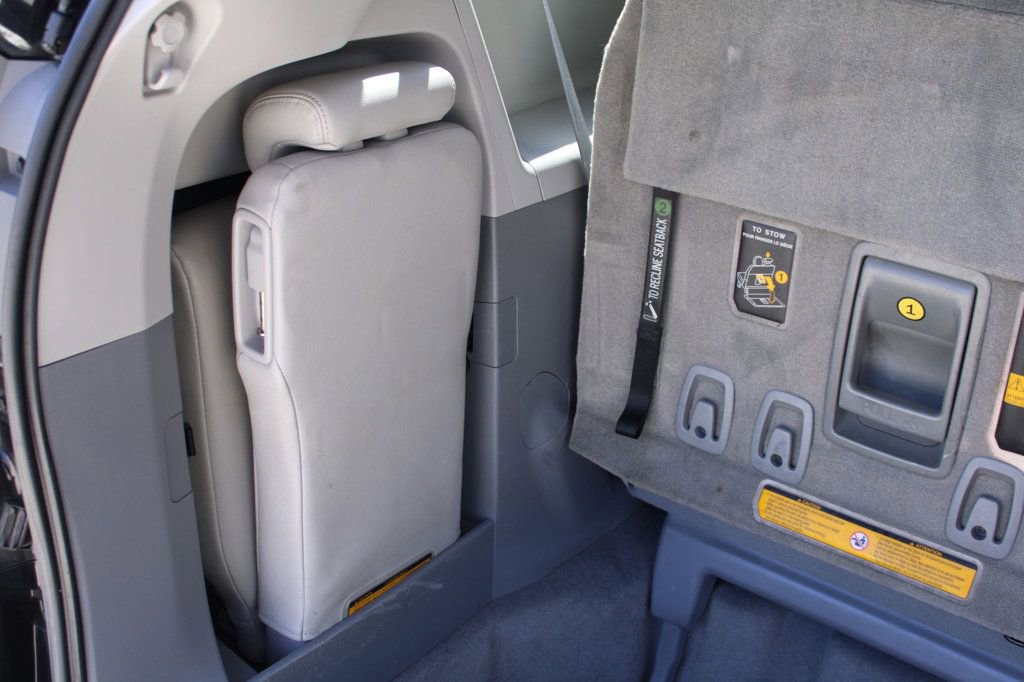 Used 2012 Toyota Sienna XLE image 11