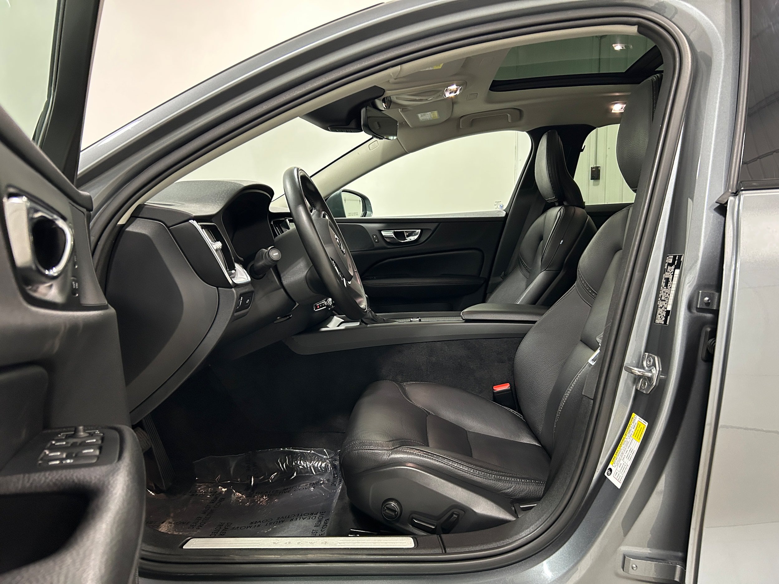 Used 2020 Volvo V60 T5 Cross Country AWD/4WD image 4