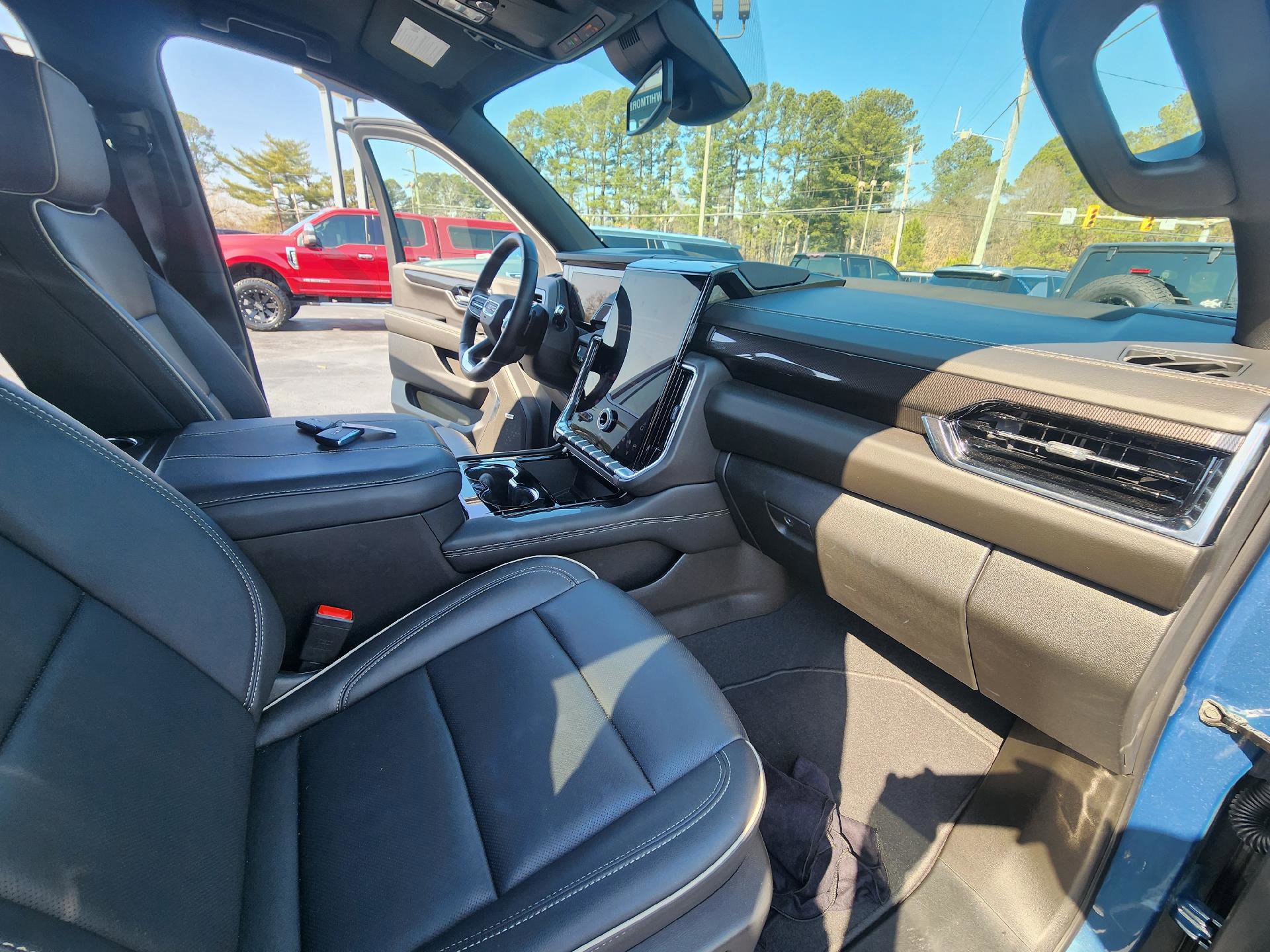 Used 2025 GMC Yukon Elevation AWD/4WD image 11