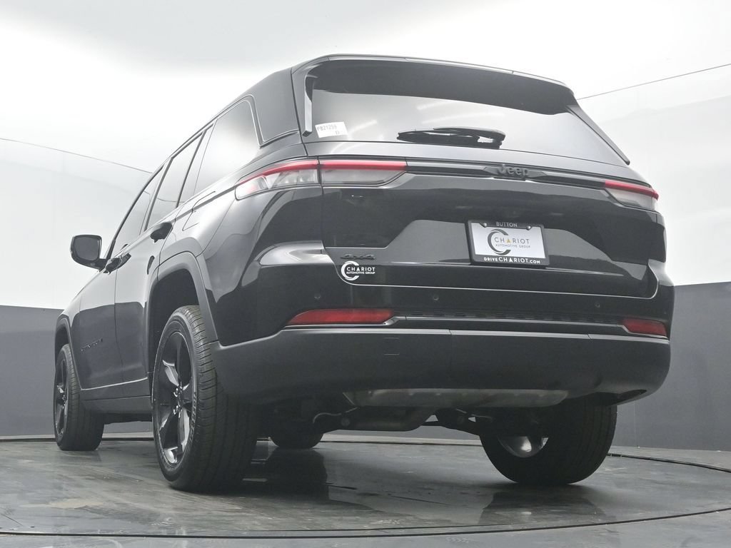 Used 2023 Jeep Grand Cherokee Altitude AWD/4WD image 46