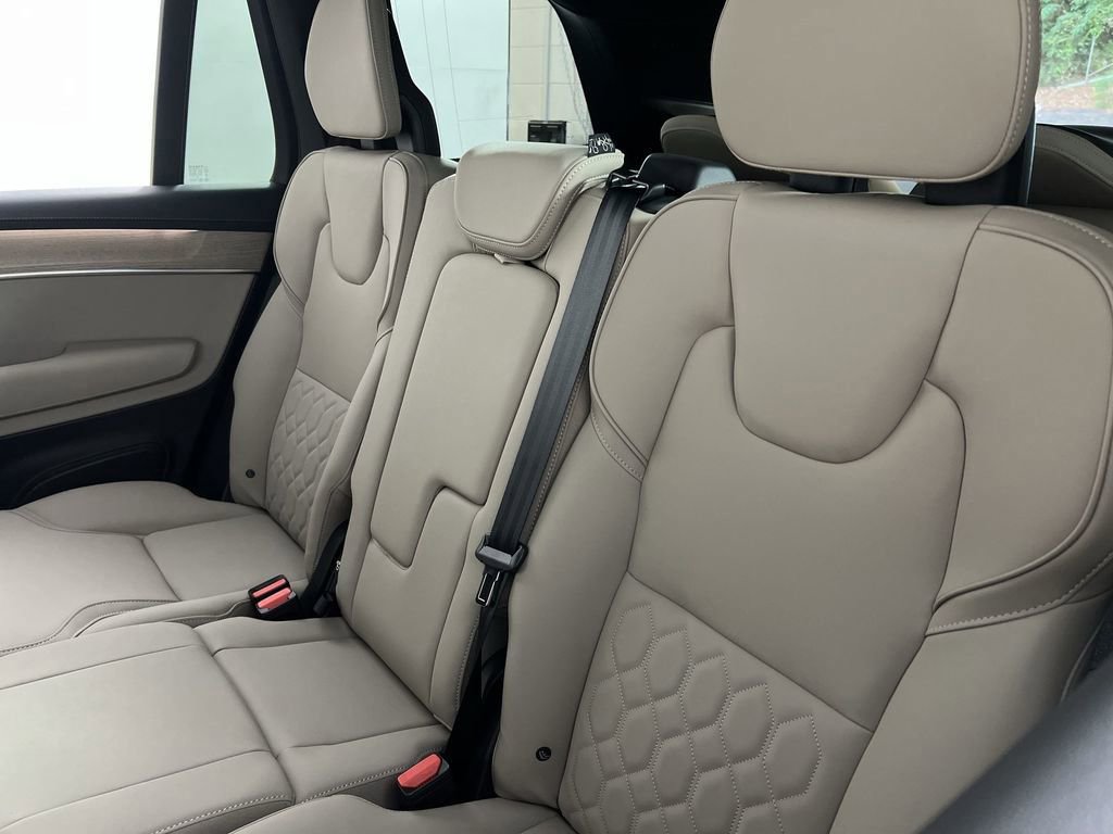 New 2026 Volvo XC90 B6 Plus w/ Protection Package Premier image 22