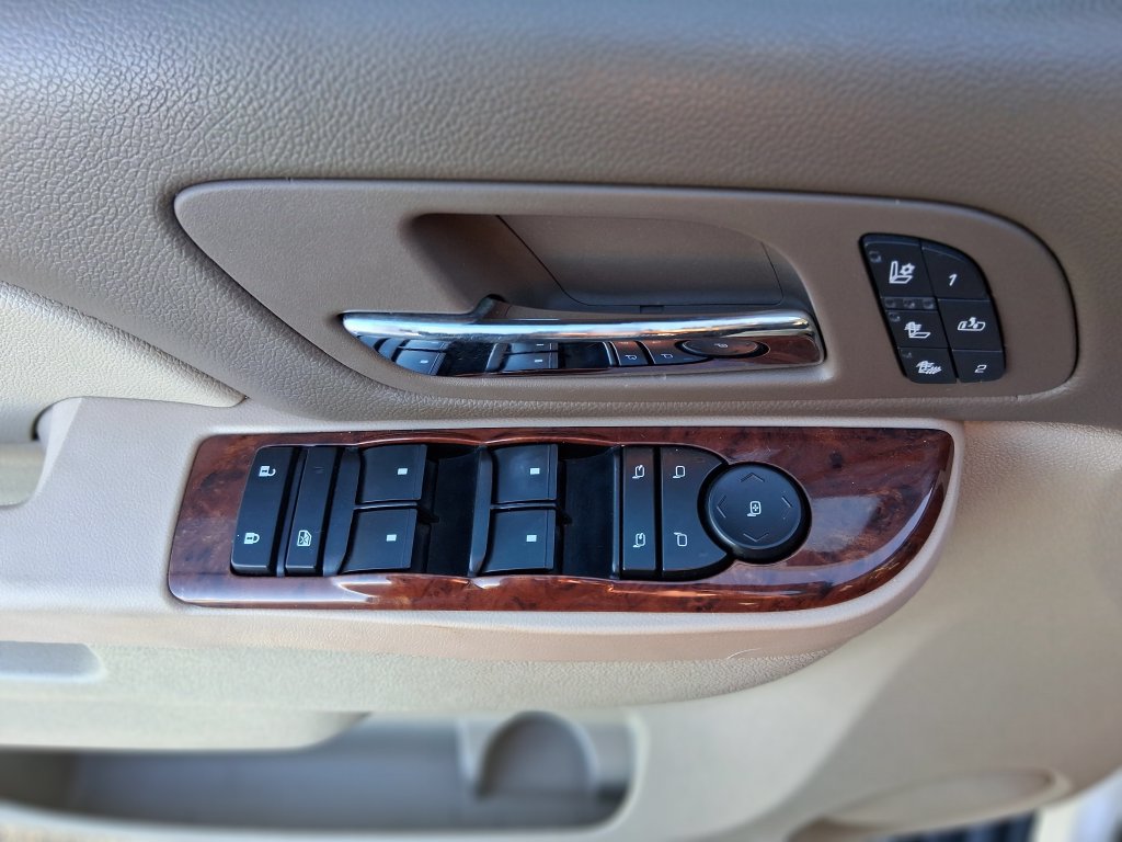 Used 2012 Chevrolet Avalanche LTZ AWD/4WD image 21
