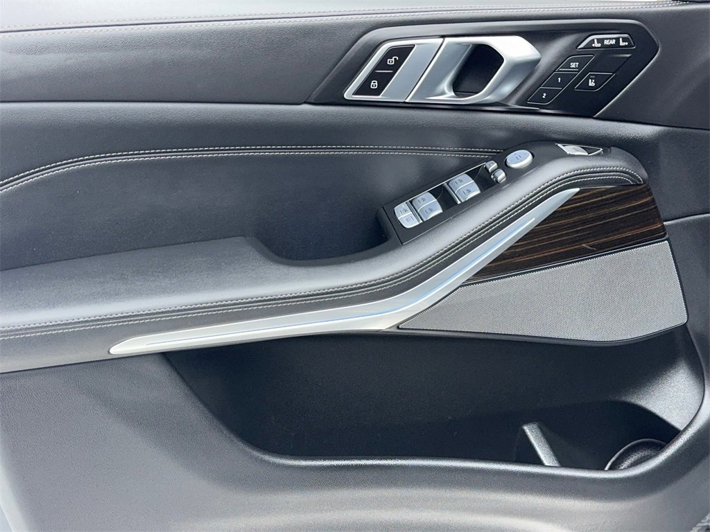 Used 2024 BMW X7 xDrive40i image 37