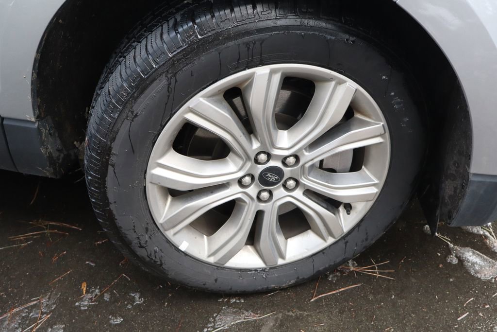 Used 2024 Ford Edge Titanium image 39