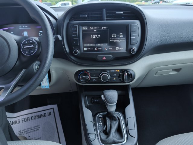 Used 2025 Kia Soul LX FWD image 17
