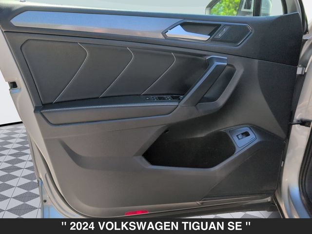 Used 2024 Volkswagen Tiguan SE AWD/4WD image 11