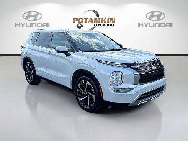 Used 2023 Mitsubishi Outlander SE Black Edition image 3