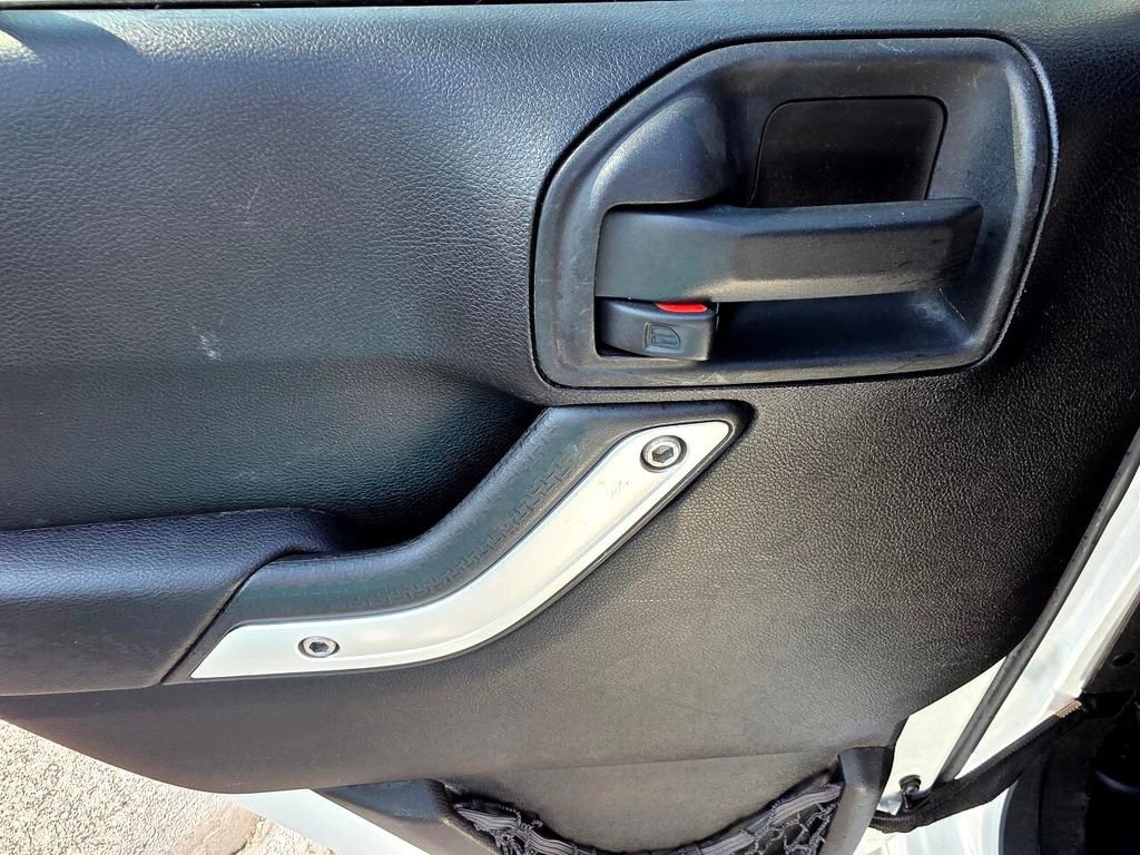 Used 2014 Jeep Wrangler Unlimited Sahara w/ Dual Top Group image 29