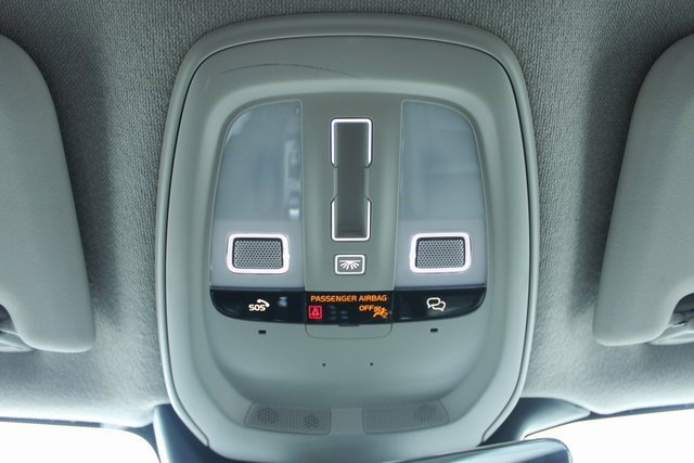 Used 2025 Volvo XC40 B5 Plus image 31