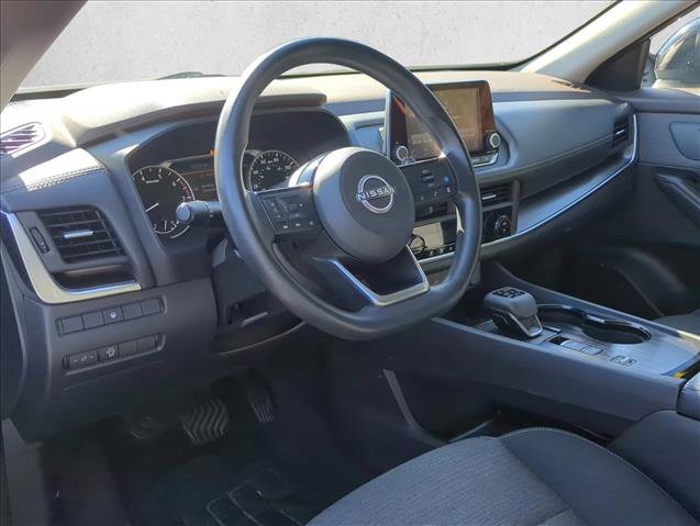 Used 2023 Nissan Rogue SV image 9