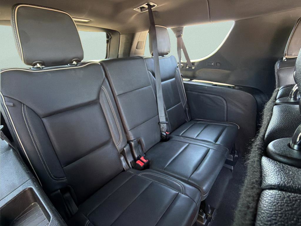 Used 2023 Chevrolet Suburban Premier RWD image 13