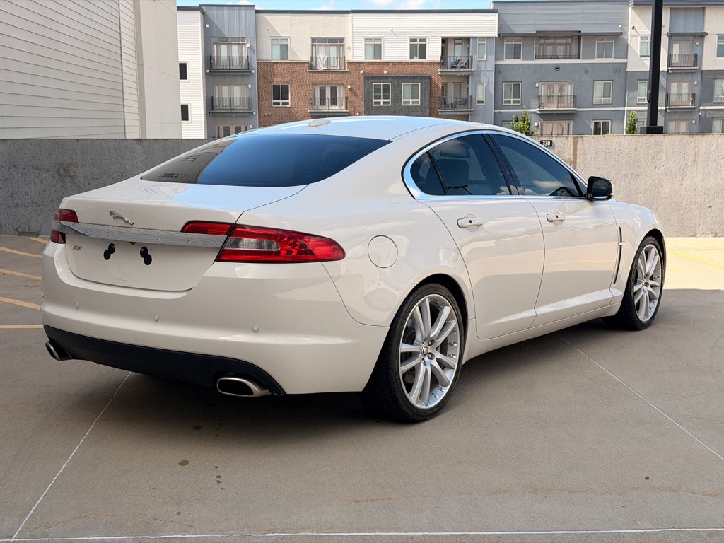 Used 2010 Jaguar XF Premium RWD image 3