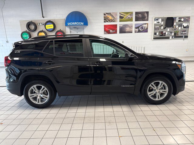 Certified 2024 GMC Terrain SLE w/ Driver Convenience Package image 2