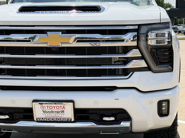 Used 2024 Chevrolet Silverado 2500 High Country w/ High Country Premium Package AWD/4WD image 9