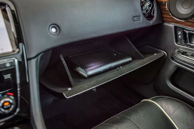 Used 2019 Jaguar XJ R-Sport image 34