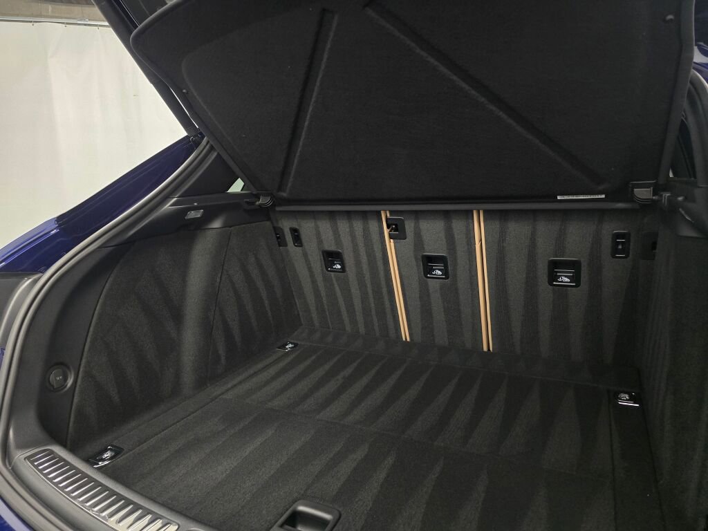 New 2026 Porsche Macan AWD/4WD image 23