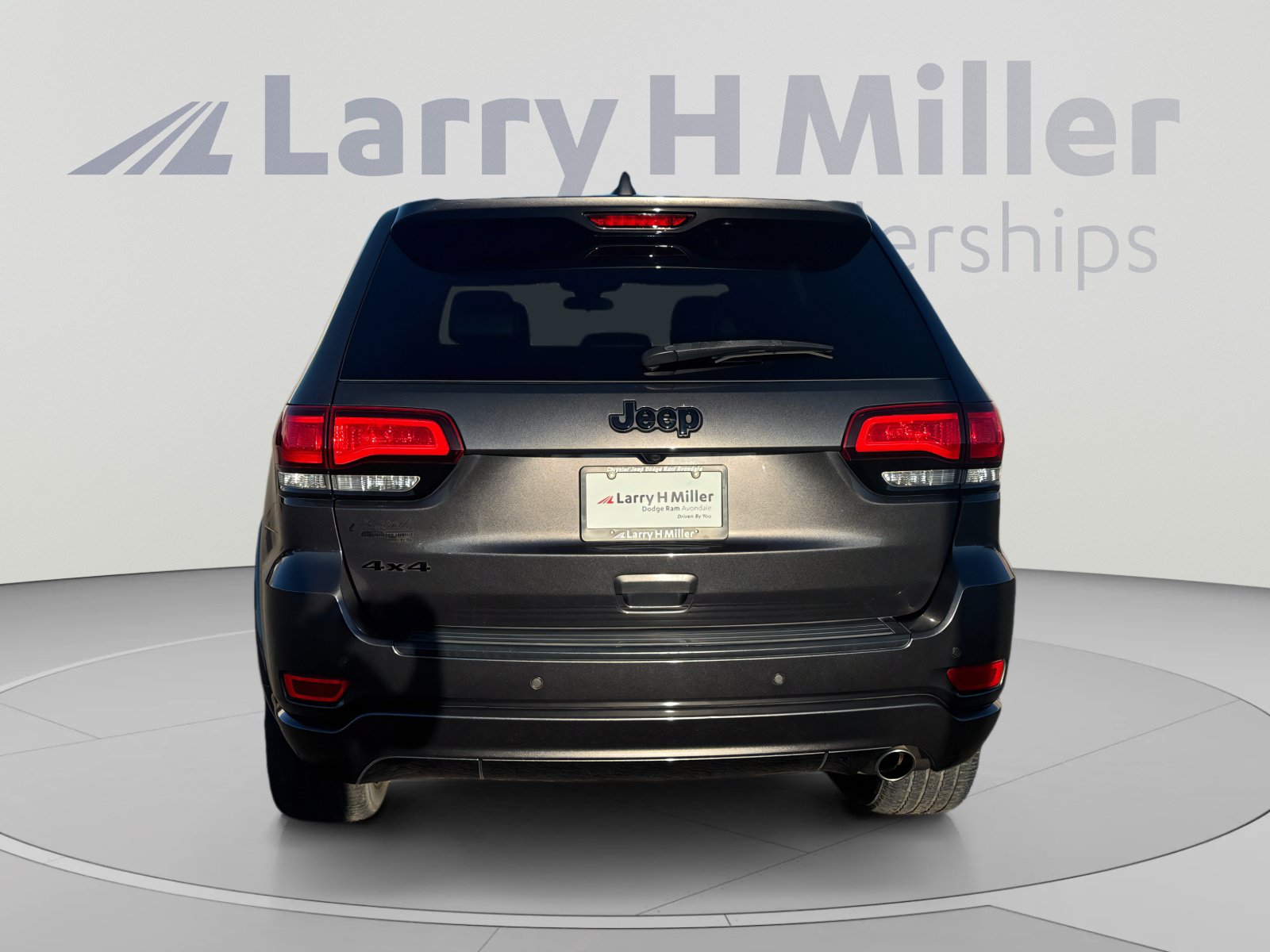 Used 2021 Jeep Grand Cherokee Laredo X AWD/4WD image 4