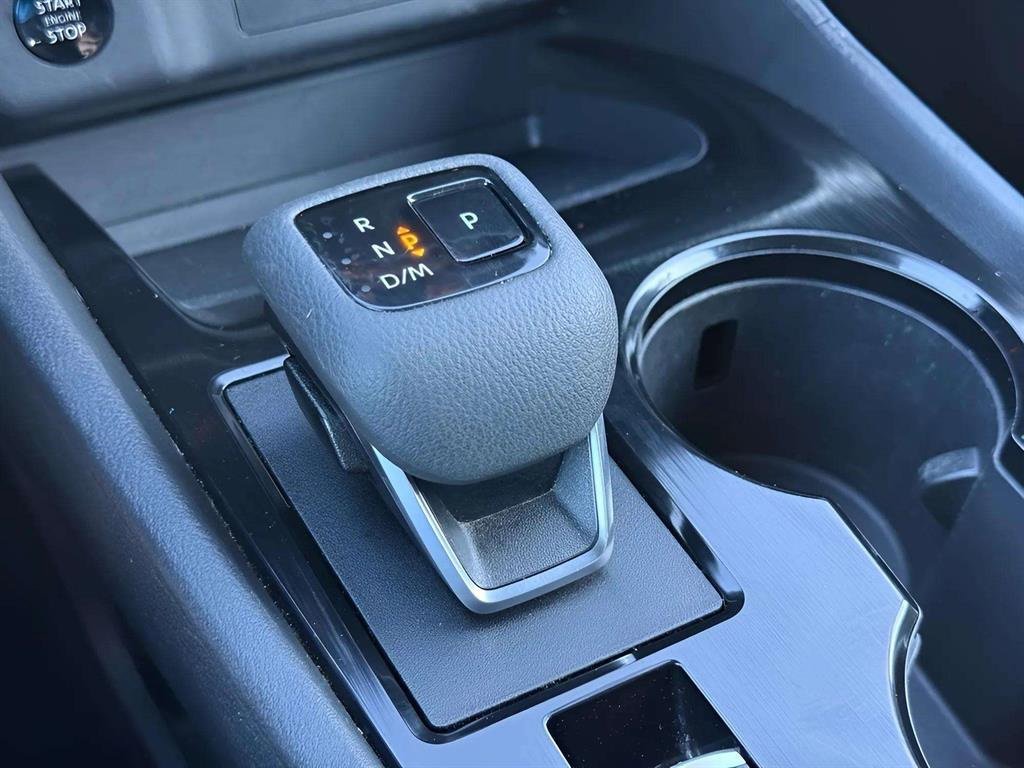 Used 2024 Nissan Rogue S image 21