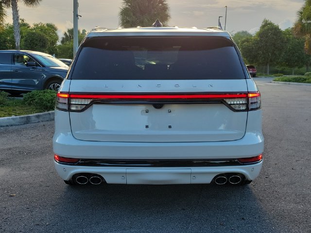 Certified 2025 Lincoln Aviator Reserve w/ Luxury Package RWD image 5