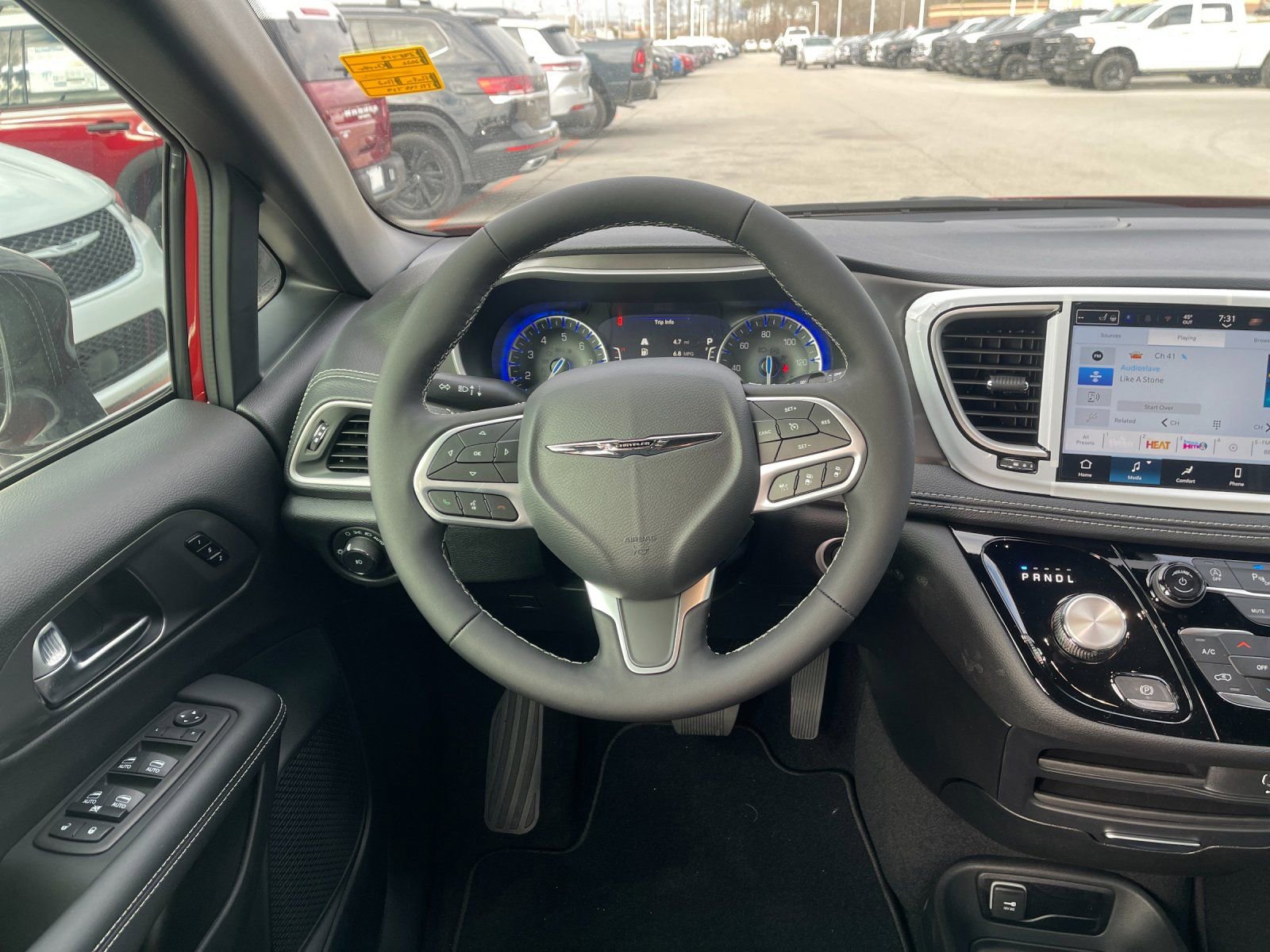 New 2026 Chrysler Pacifica Select image 15