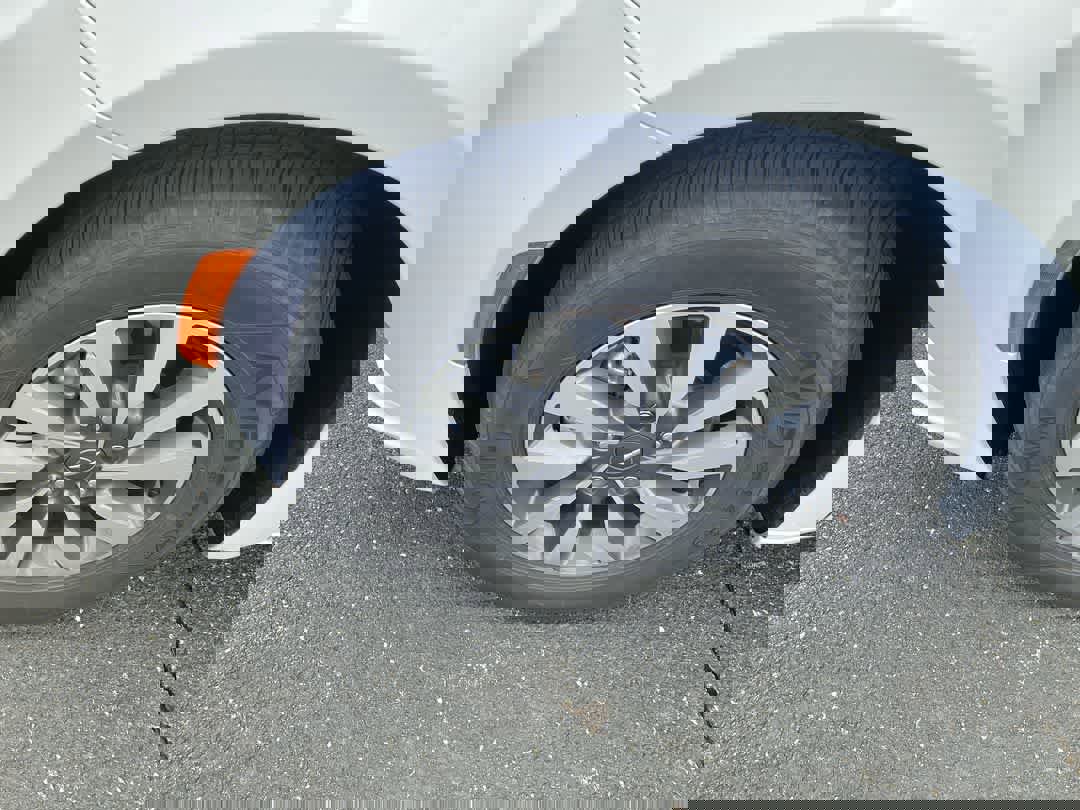 Used 2024 Chrysler Pacifica Select image 10