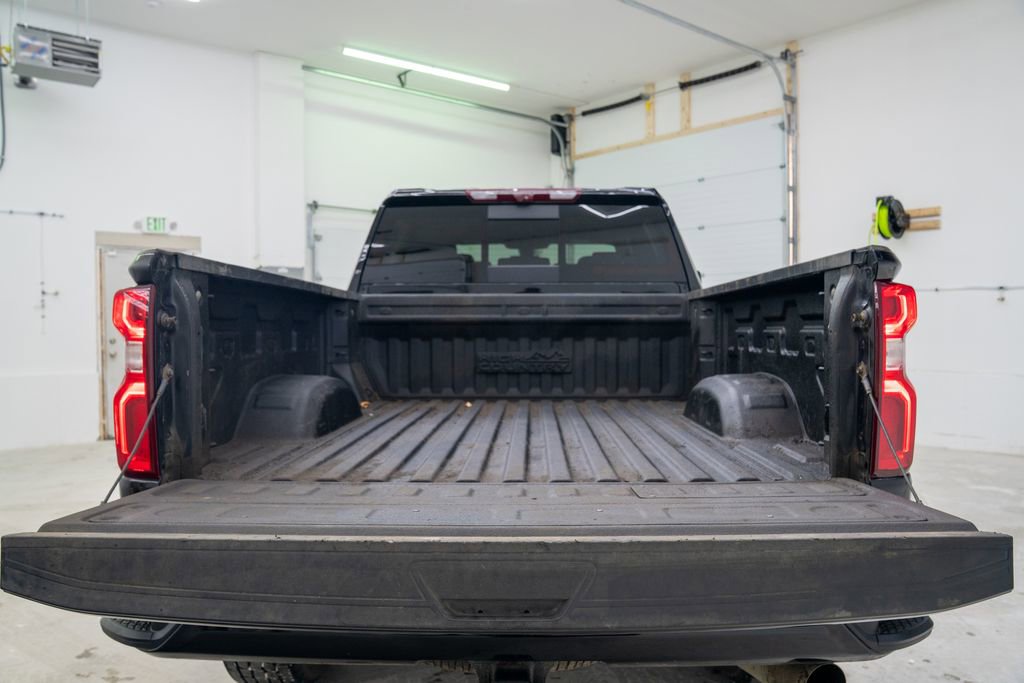 Used 2023 Chevrolet Silverado 2500 High Country w/ Technology Package image 6