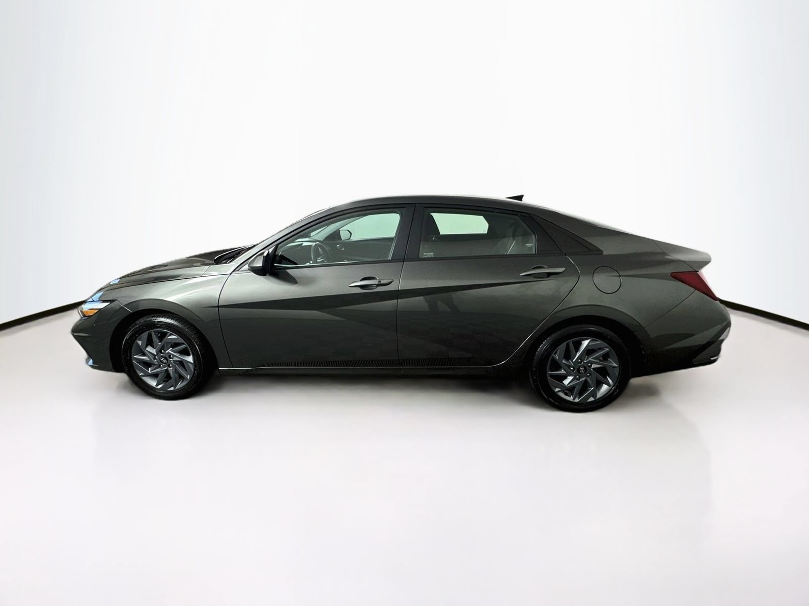 Used 2024 Hyundai Elantra SEL FWD image 4