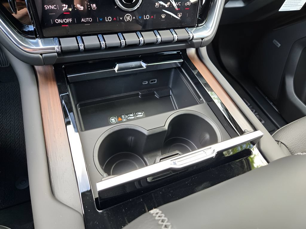 New 2026 GMC Yukon Denali w/ Advanced Technology Package AWD/4WD image 13