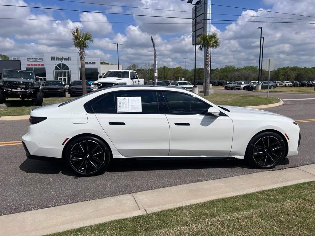 Used 2025 BMW 740i image 5