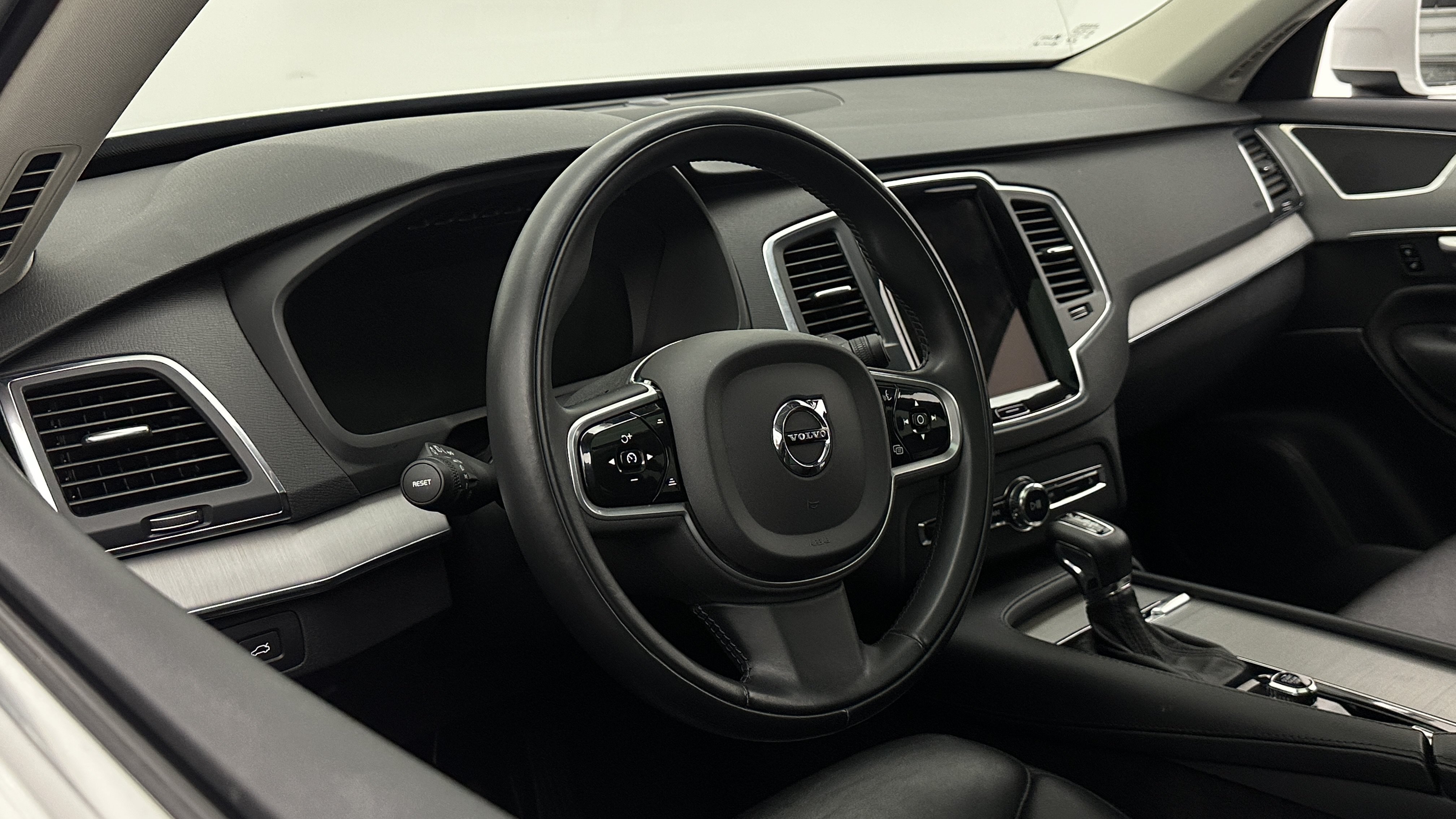 Used 2022 Volvo XC90 T5 Momentum AWD/4WD image 10