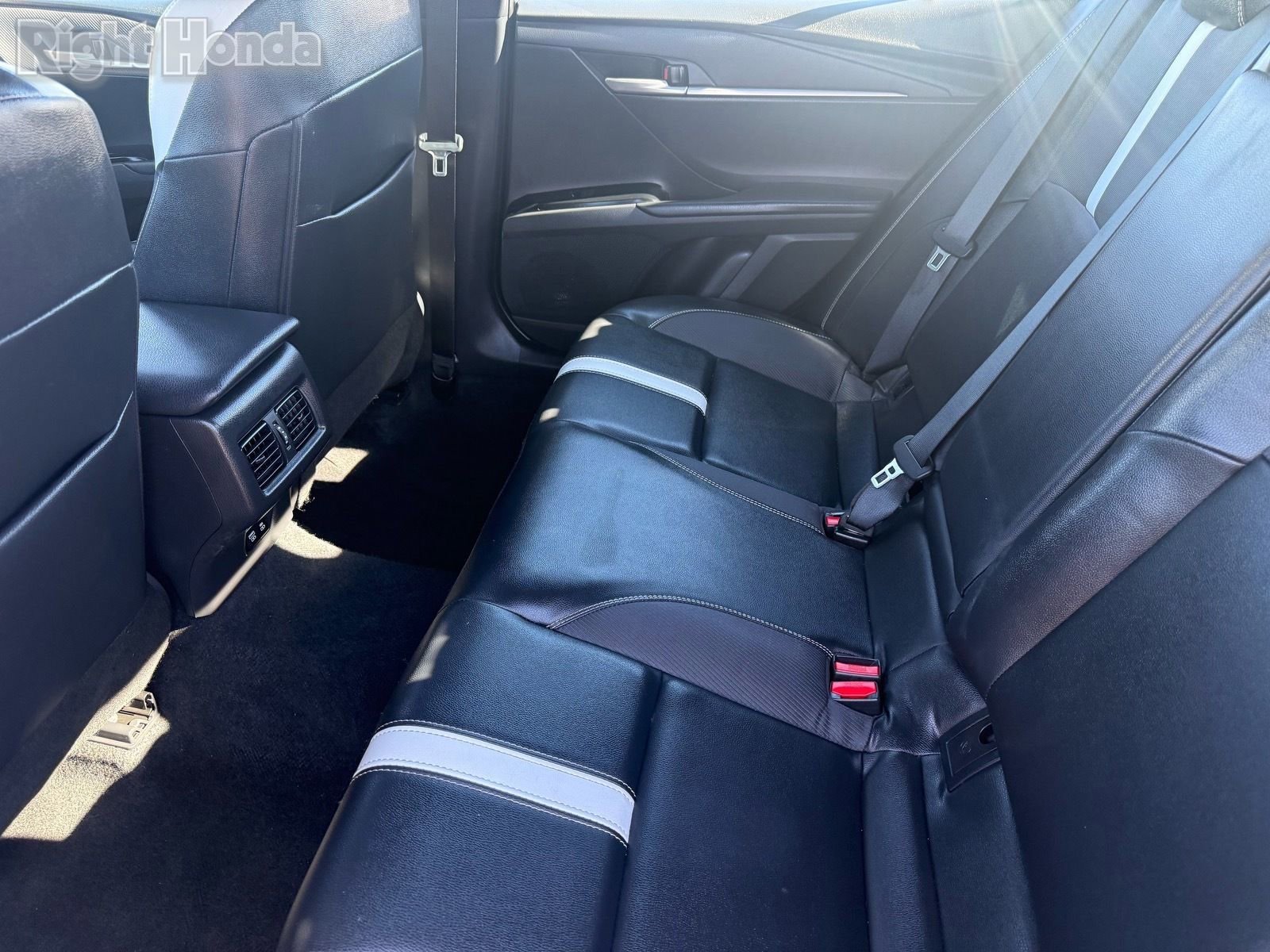 Used 2025 Toyota Camry SE w/ Convenience Package image 27