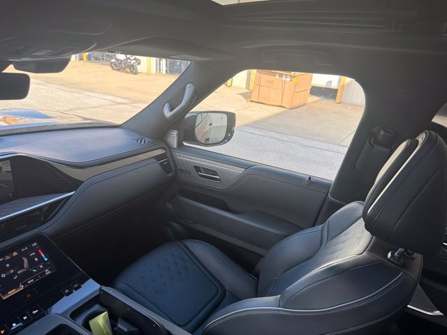 Used 2025 INFINITI QX80 Autograph w/ Autograph Exterior Package AWD/4WD image 22