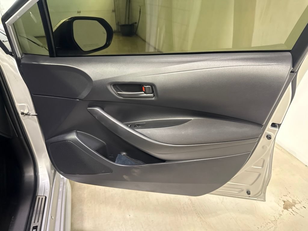Used 2023 Toyota Corolla LE w/ LE Convenience Package FWD image 39