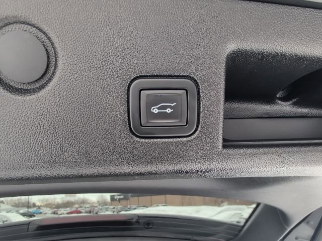 Used 2020 Chevrolet Equinox LT w/ Midnight Edition image 34