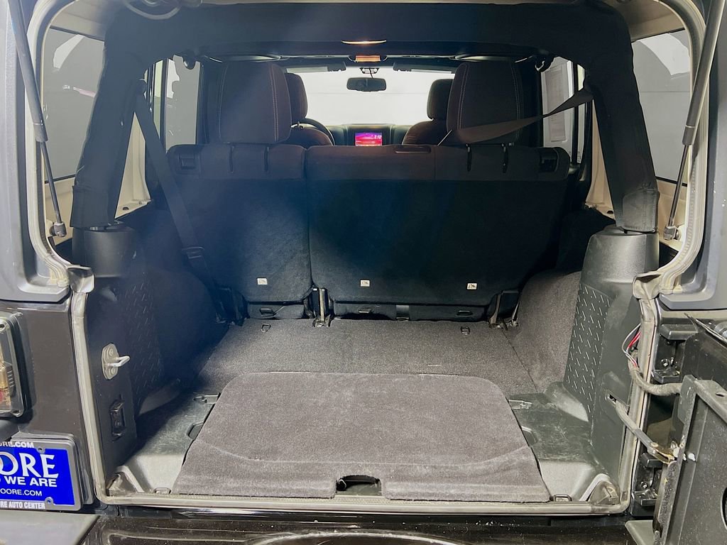 Used 2017 Jeep Wrangler Unlimited Sahara w/ Max Tow Package image 23