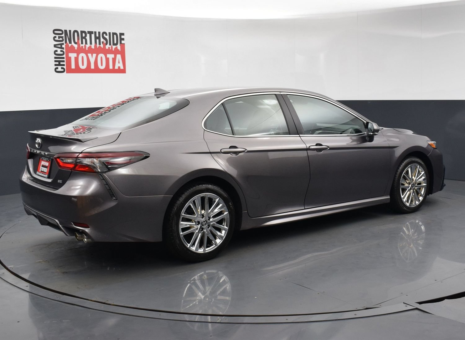 Used 2024 Toyota Camry SE FWD image 4