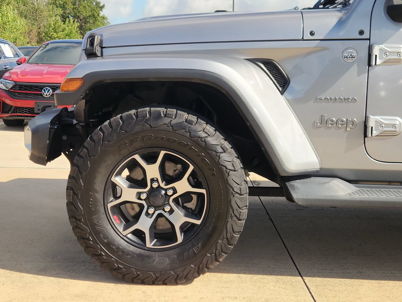 Used 2018 Jeep Wrangler Unlimited Sahara AWD/4WD image 9