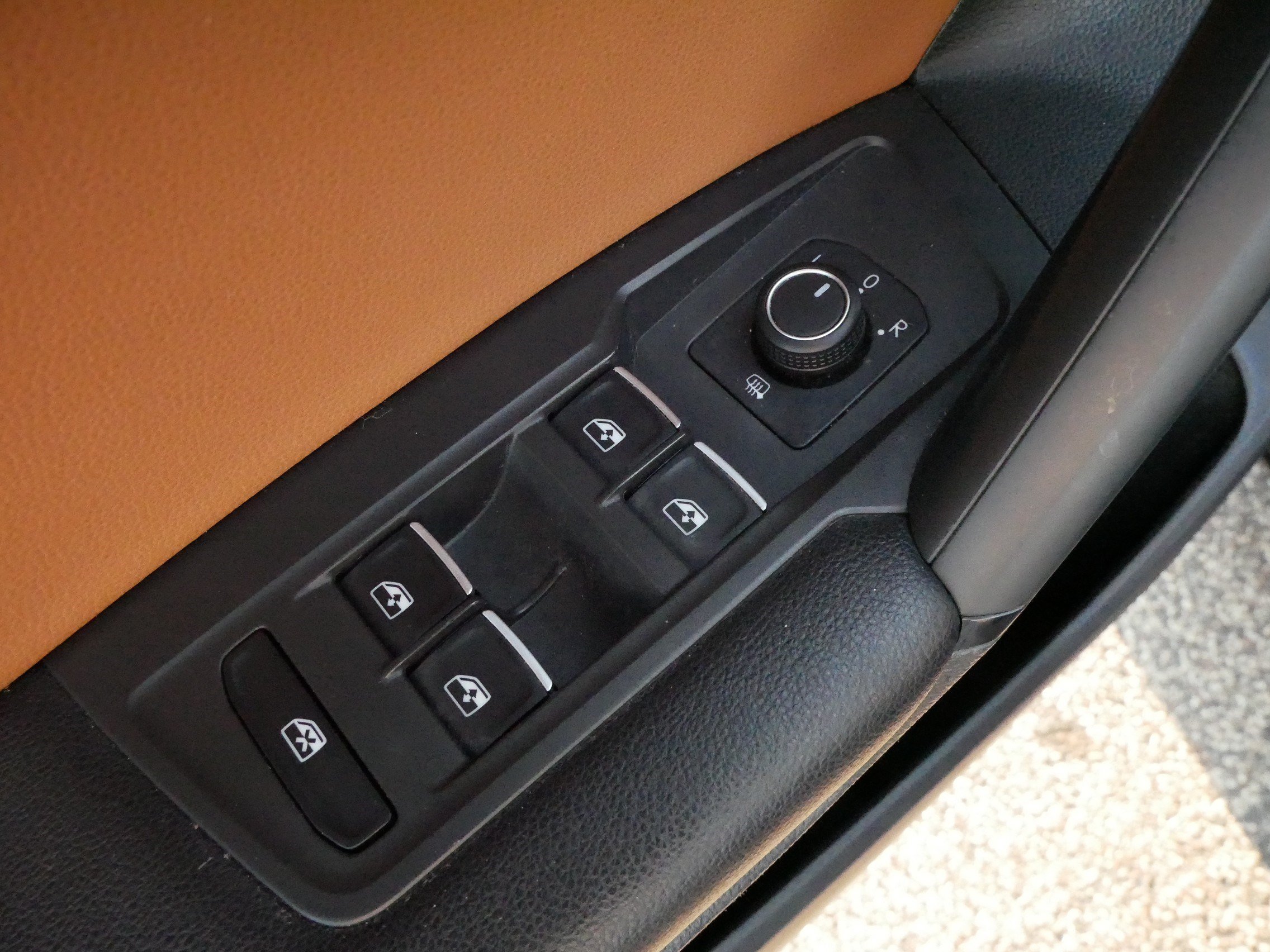 Used 2019 Volkswagen Tiguan SE w/ 3rd Row Seat Package AWD/4WD image 19