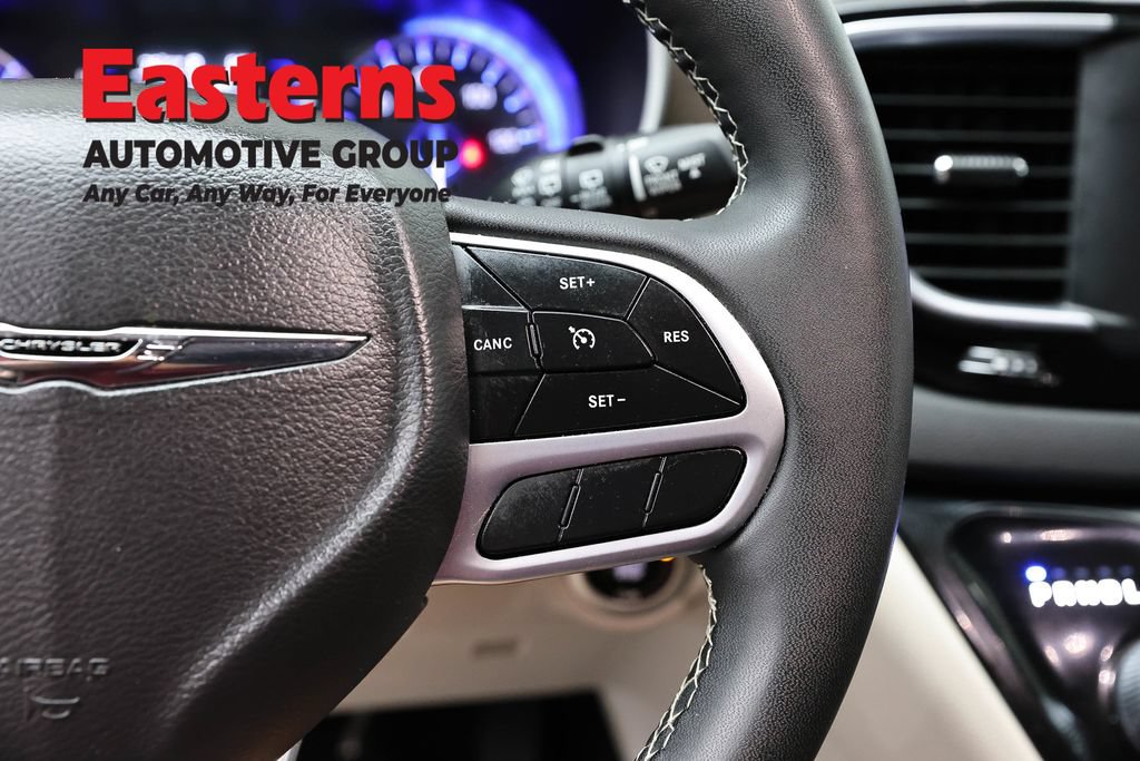 Used 2022 Chrysler Voyager LX FWD image 16