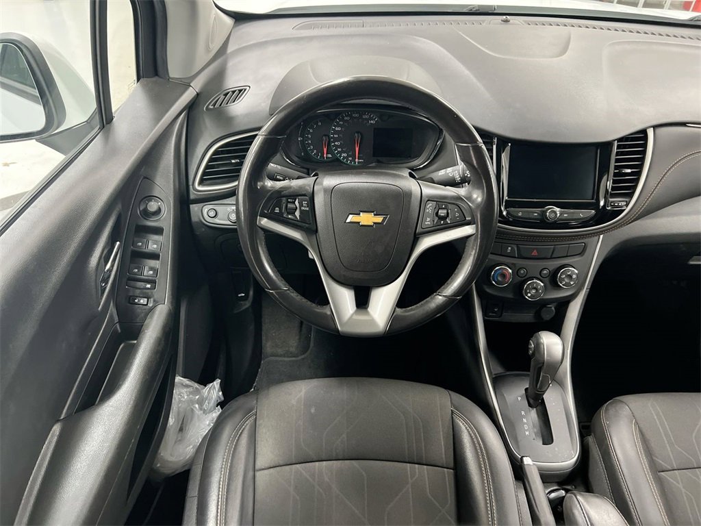 Used 2022 Chevrolet Trax LT w/ LT Convenience Package image 19