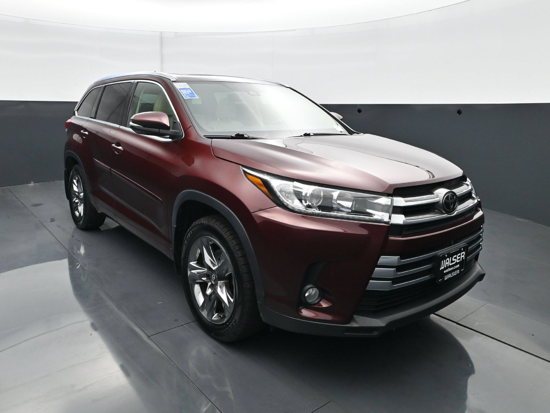 Used 2018 Toyota Highlander Limited Platinum w/ Carpet Mat Package (TMS) AWD/4WD image 11